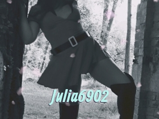 Julia6902