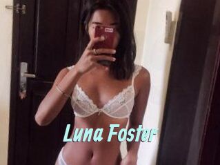 Luna_Foster